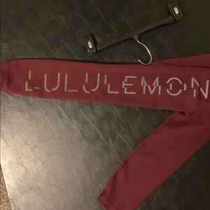 Lululemon Lunar New Year Wunder Under Sz 4
Good Condition with some pilling